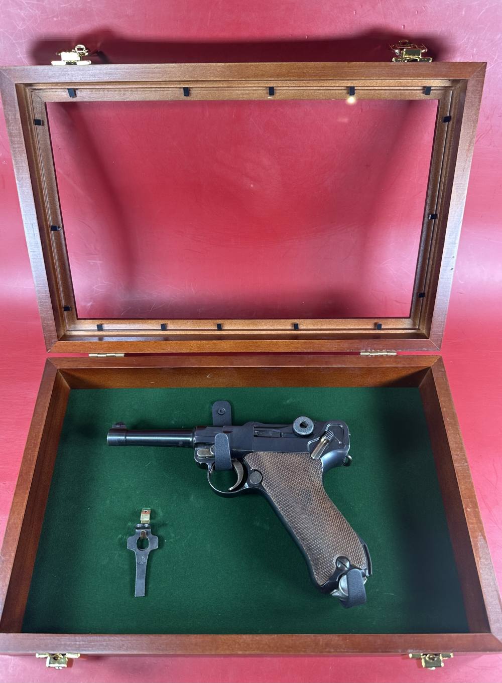German DWM Luger Pistol P08 .30 Luger. Case. Tool. Matching. Excellent.-img-1