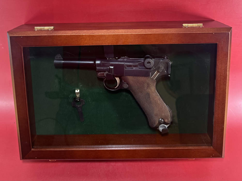 German DWM Luger Pistol P08 .30 Luger. Case. Tool. Matching. Excellent.-img-0