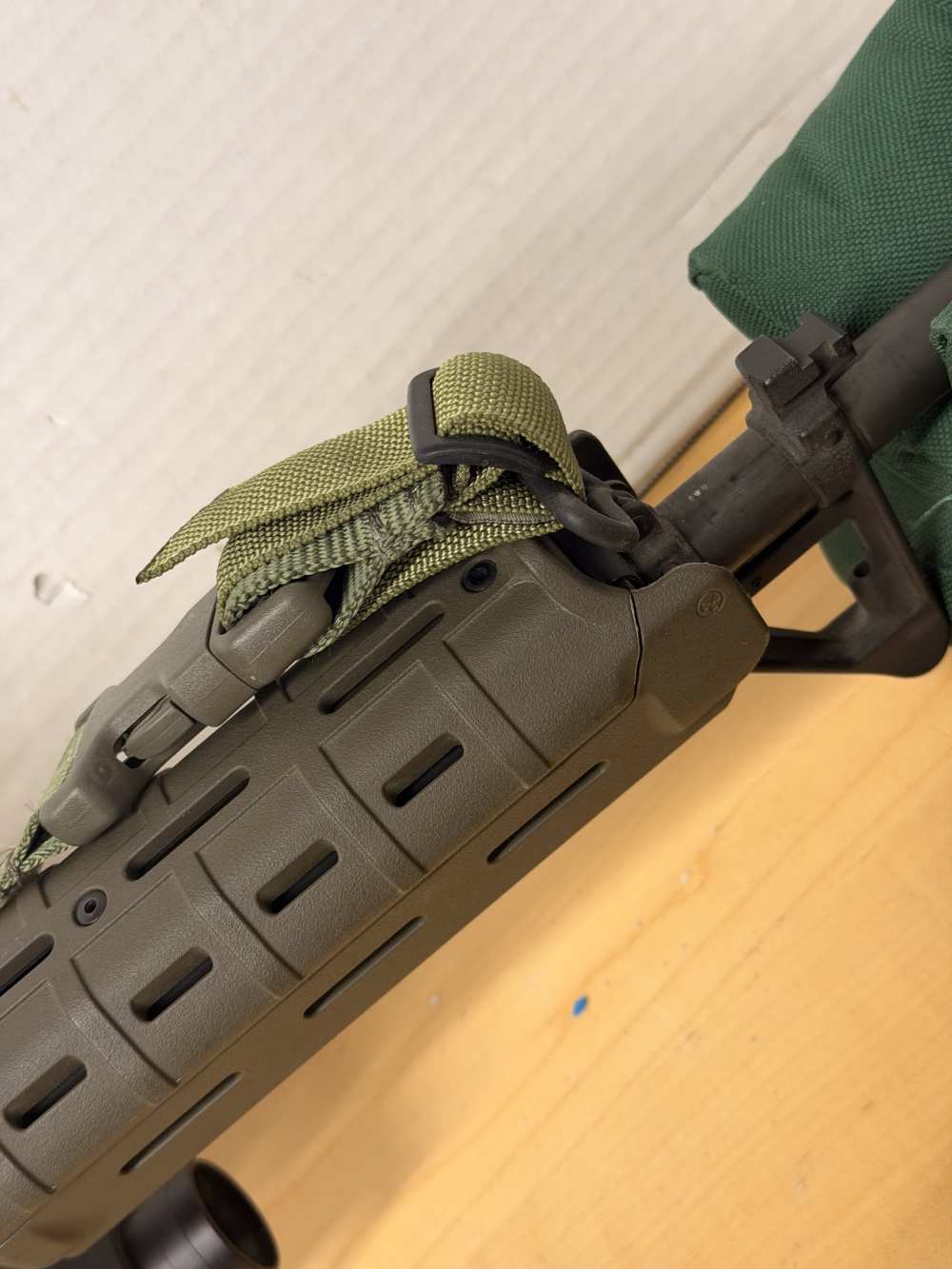Bushmaster XM15-E2S W/Binary Trigger and Bushnell 1x Scope-img-12