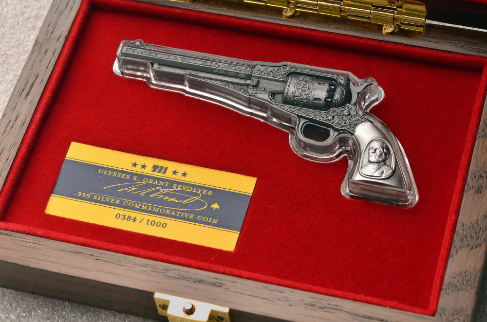 Ulysses S. Grant's Civil War miniature revolver in 2 oz pure silver -img-1