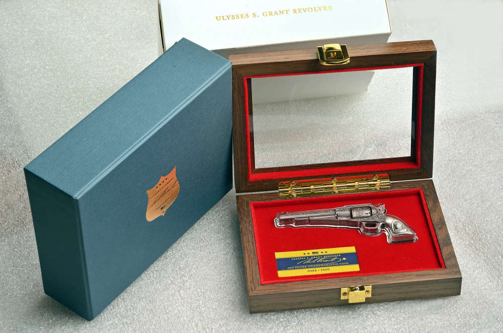 Ulysses S. Grant's Civil War miniature revolver in 2 oz pure silver -img-0