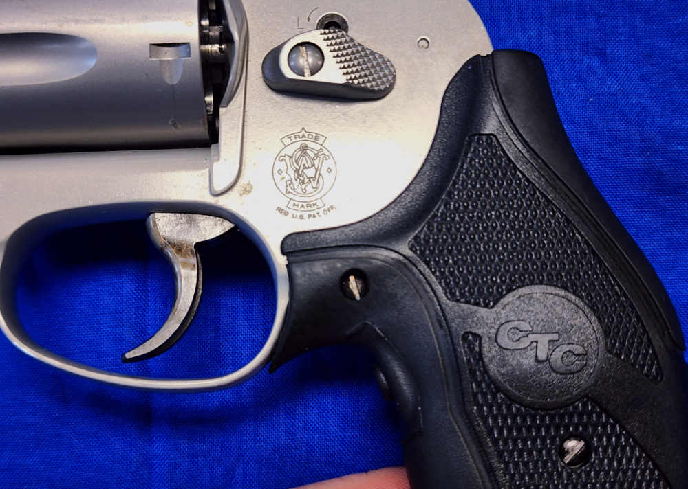 SMITH & WESSON 638-3 AIRWEIGHT .38 SPL +P 1.875" CT LASER, SHROUDED, EXC.-img-7