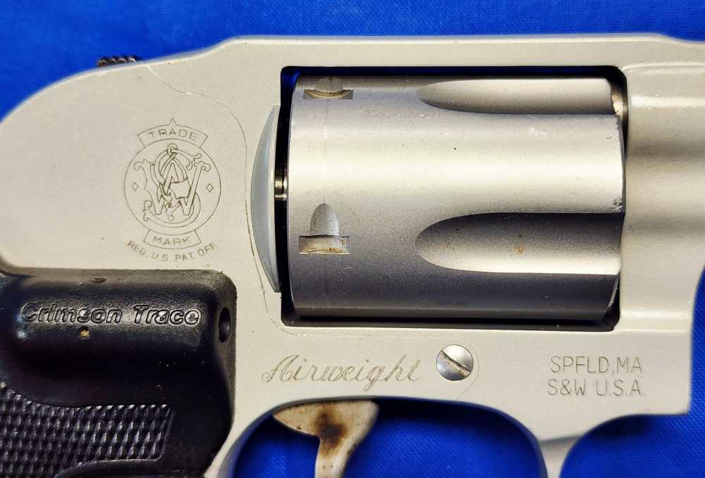 SMITH & WESSON 638-3 AIRWEIGHT .38 SPL +P 1.875" CT LASER, SHROUDED, EXC.-img-6