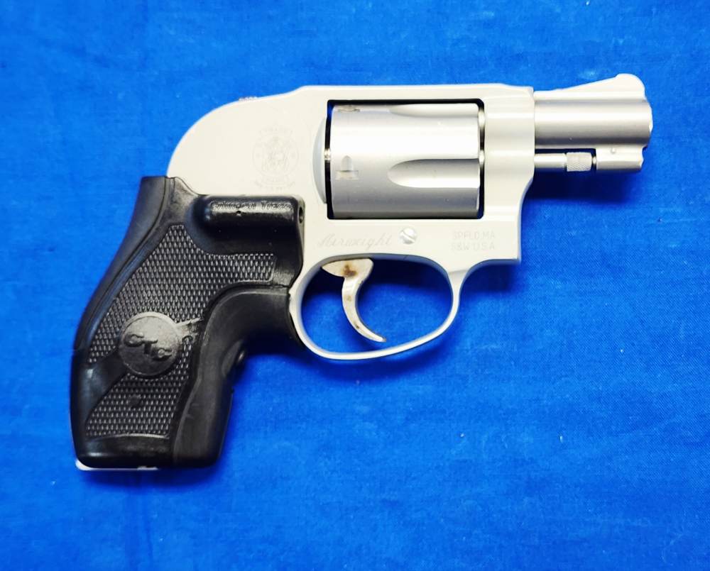 SMITH & WESSON 638-3 AIRWEIGHT .38 SPL +P 1.875" CT LASER, SHROUDED, EXC.-img-0