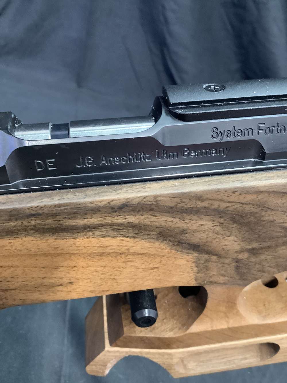 J.G. Anschutz 1827 Fortner .22lr Biathlon stock w/ 7 mags.-img-34