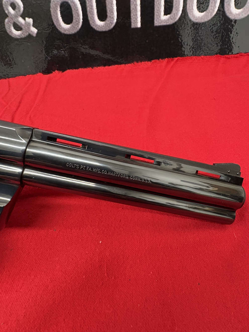 EXTREMLY CLEAN COLT PYTHON-img-3