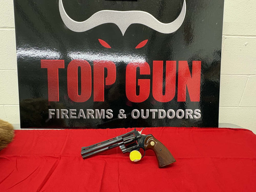 EXTREMLY CLEAN COLT PYTHON-img-1