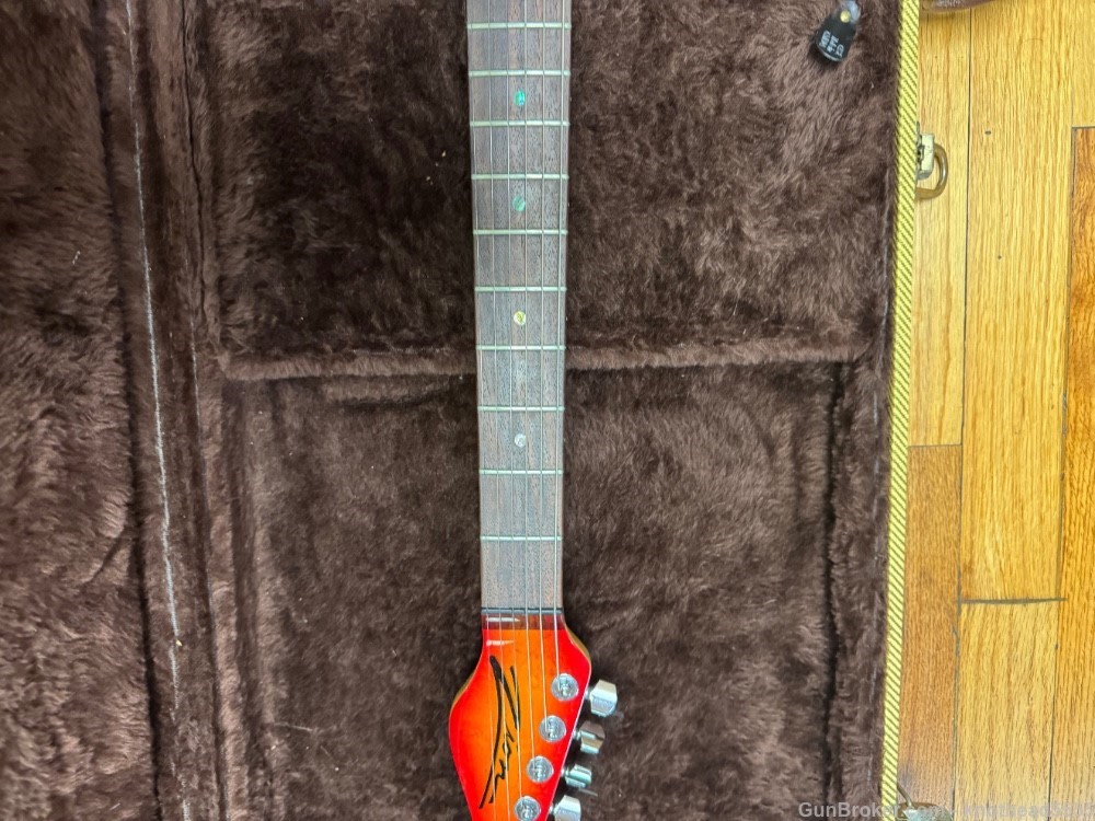 ZION STRATOCASTER STYLE ELECTRIC GUITAR WITH CASE, EXCELLENT!-img-11