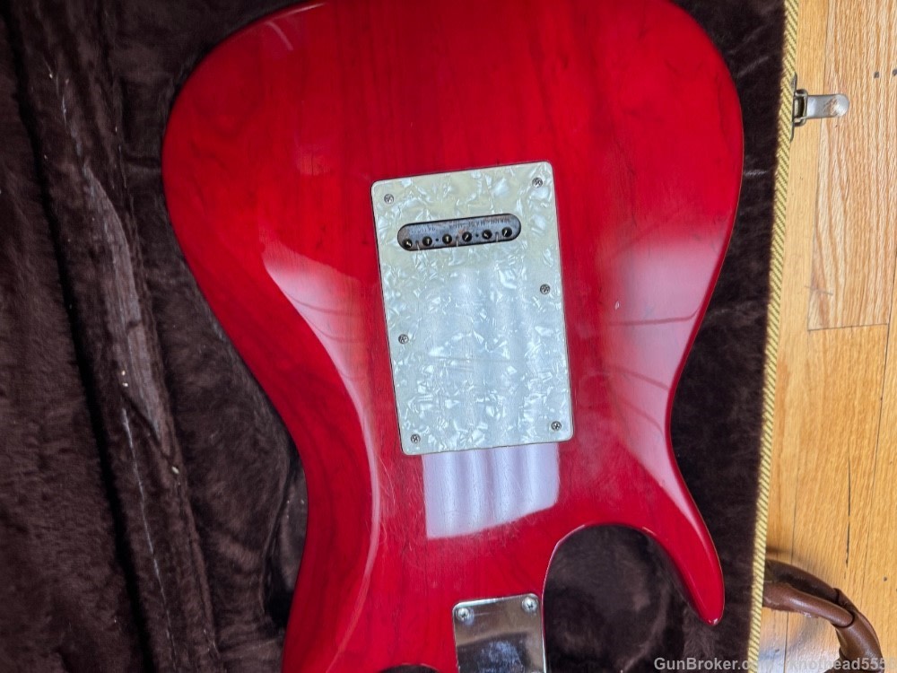 ZION STRATOCASTER STYLE ELECTRIC GUITAR WITH CASE, EXCELLENT!-img-35