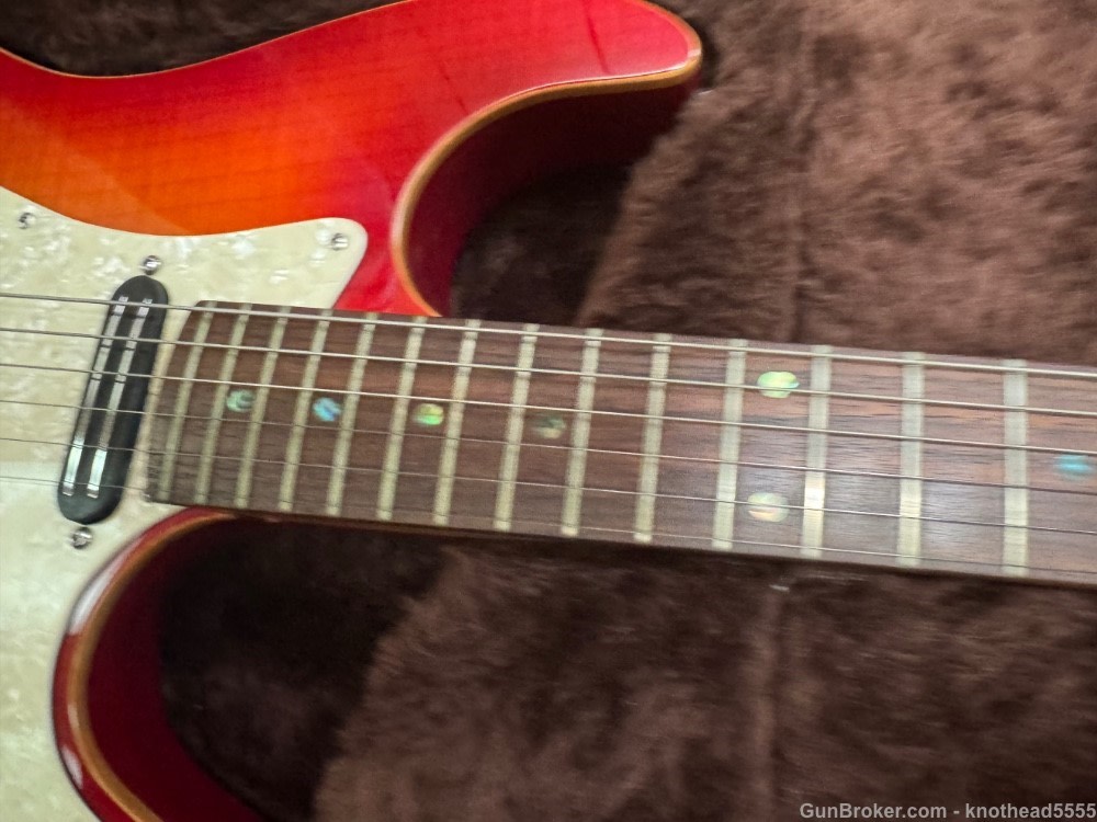 ZION STRATOCASTER STYLE ELECTRIC GUITAR WITH CASE, EXCELLENT!-img-39