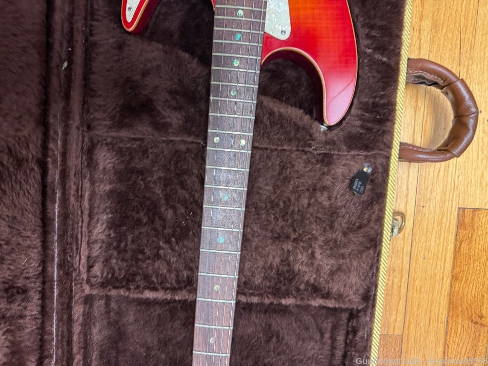 ZION STRATOCASTER STYLE ELECTRIC GUITAR WITH CASE, EXCELLENT!-img-10