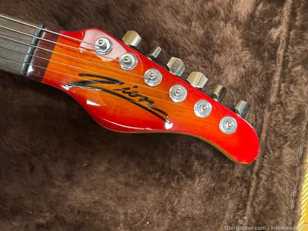 ZION STRATOCASTER STYLE ELECTRIC GUITAR WITH CASE, EXCELLENT!-img-36