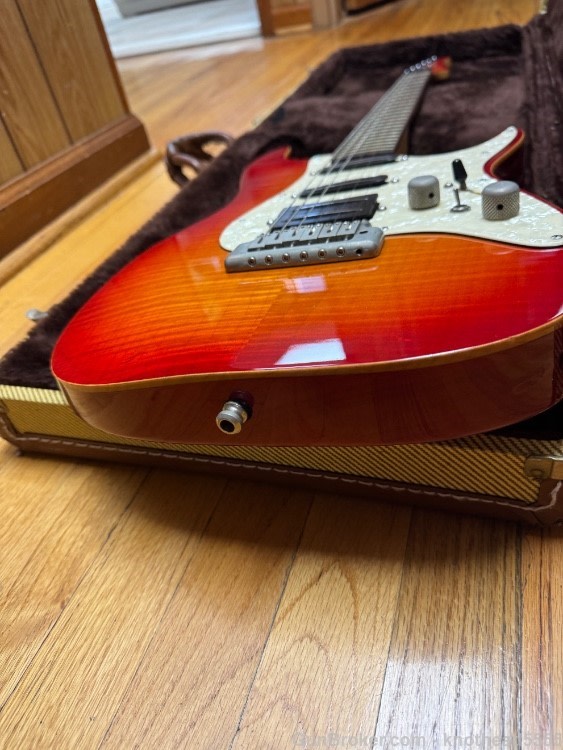ZION STRATOCASTER STYLE ELECTRIC GUITAR WITH CASE, EXCELLENT!-img-19
