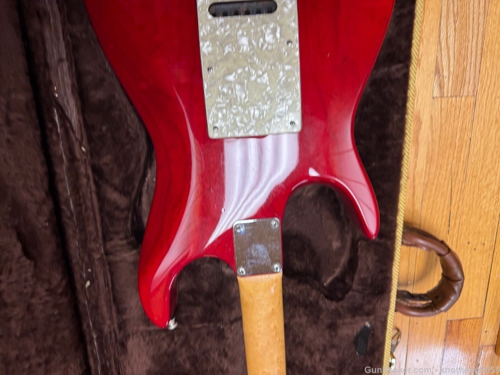 ZION STRATOCASTER STYLE ELECTRIC GUITAR WITH CASE, EXCELLENT!-img-30