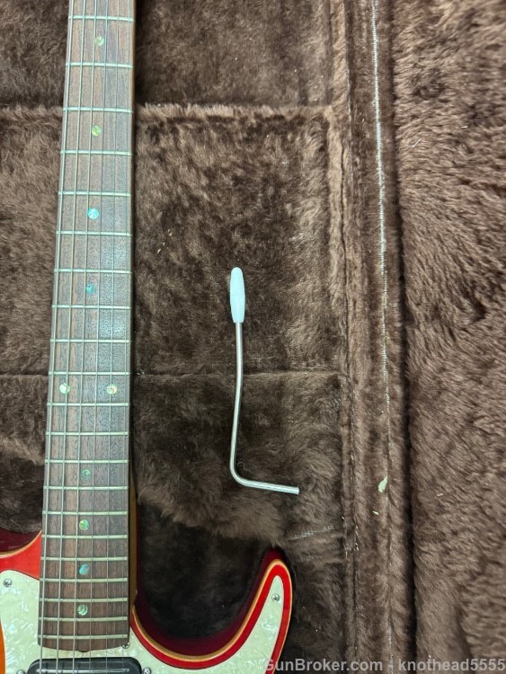 ZION STRATOCASTER STYLE ELECTRIC GUITAR WITH CASE, EXCELLENT!-img-42