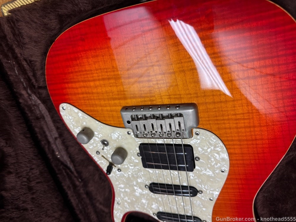 ZION STRATOCASTER STYLE ELECTRIC GUITAR WITH CASE, EXCELLENT!-img-13