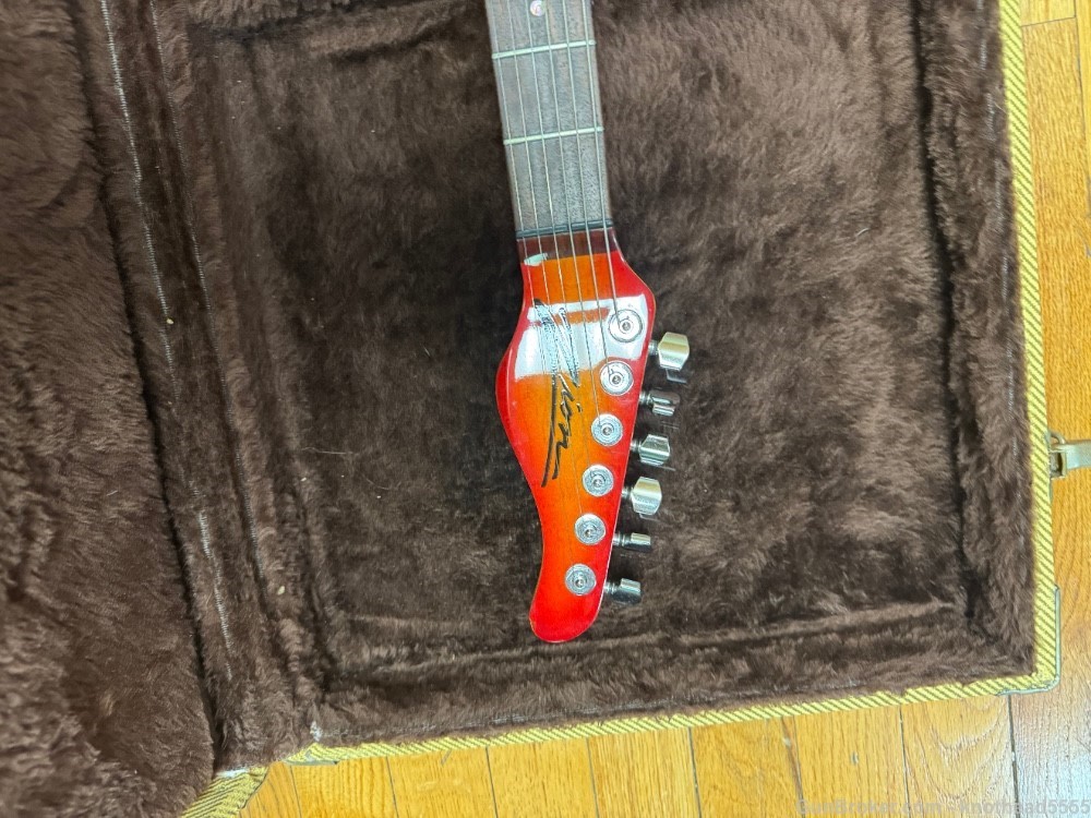 ZION STRATOCASTER STYLE ELECTRIC GUITAR WITH CASE, EXCELLENT!-img-12