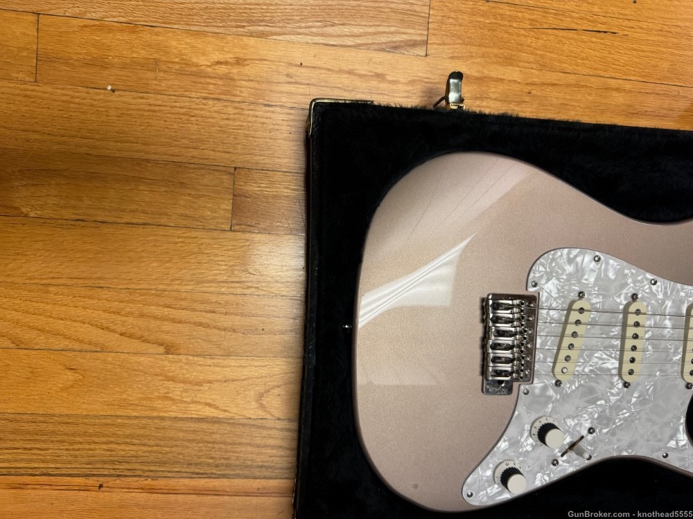 ZION ELECTRIC GUITAR WITH CASE, ORIGINAL.-img-5