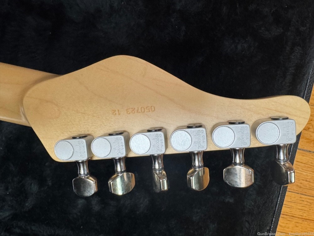 ZION ELECTRIC GUITAR WITH CASE, ORIGINAL.-img-25