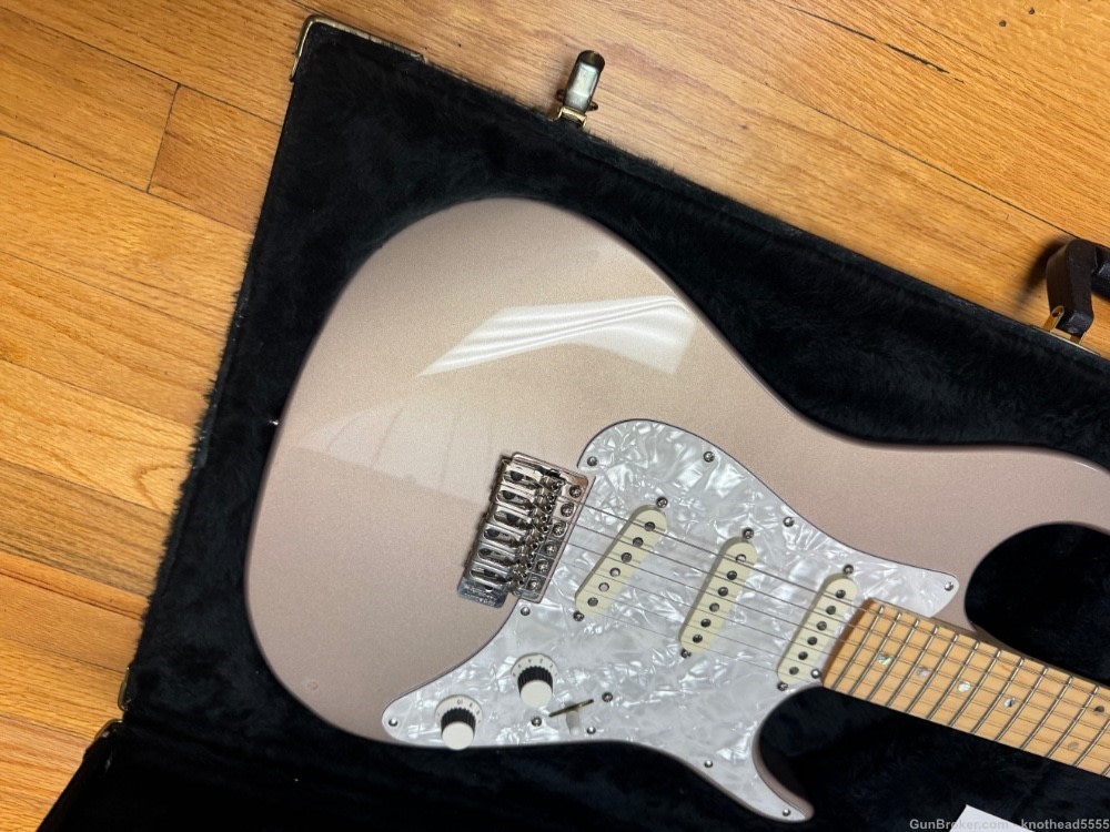 ZION ELECTRIC GUITAR WITH CASE, ORIGINAL.-img-6