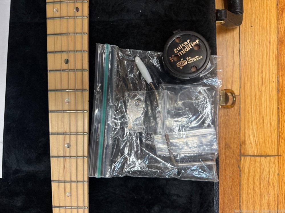 ZION ELECTRIC GUITAR WITH CASE, ORIGINAL.-img-30