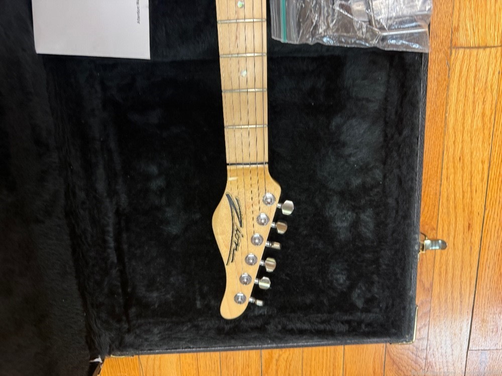 ZION ELECTRIC GUITAR WITH CASE, ORIGINAL.-img-35