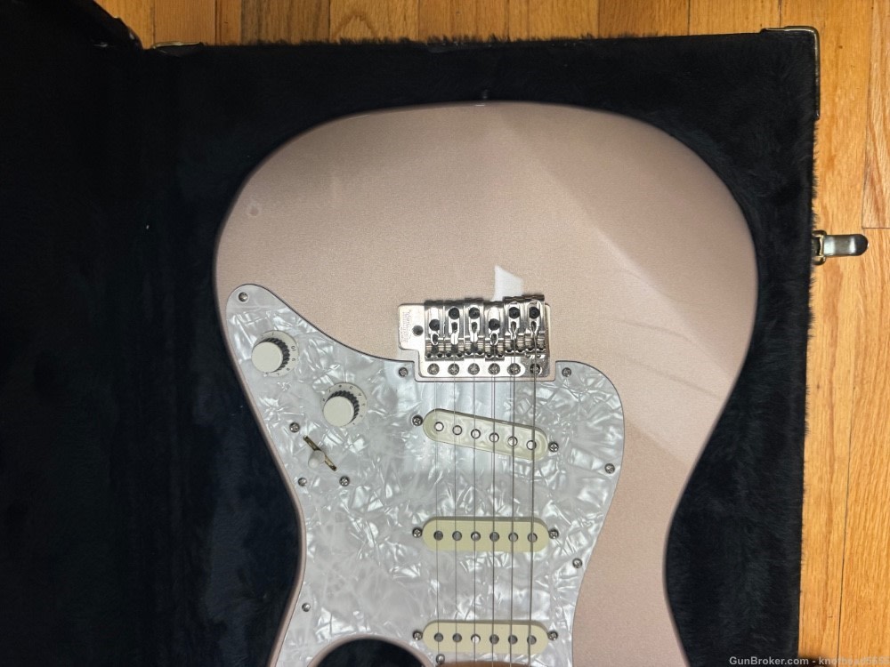 ZION ELECTRIC GUITAR WITH CASE, ORIGINAL.-img-11
