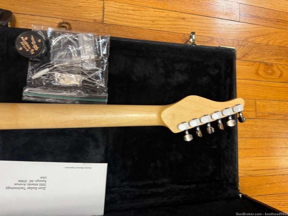 ZION ELECTRIC GUITAR WITH CASE, ORIGINAL.-img-24