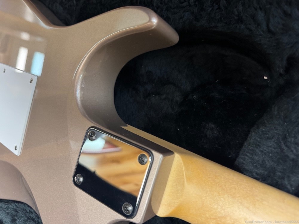 ZION ELECTRIC GUITAR WITH CASE, ORIGINAL.-img-22