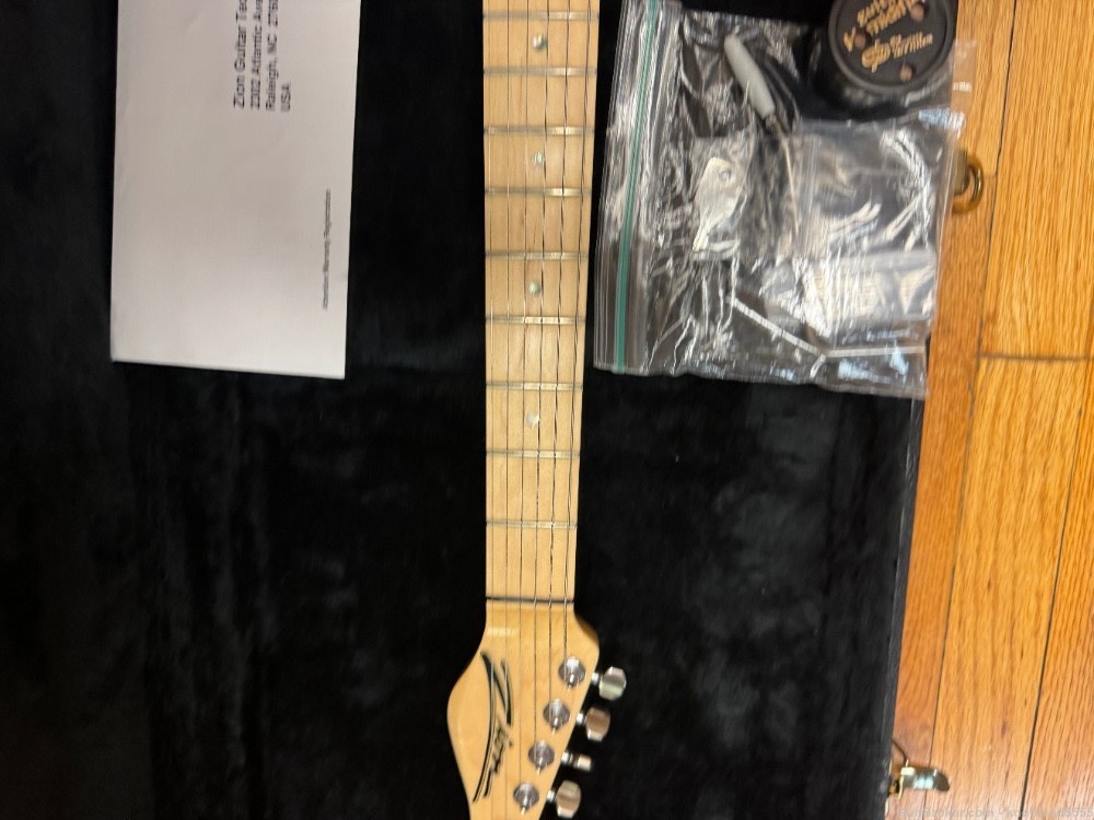 ZION ELECTRIC GUITAR WITH CASE, ORIGINAL.-img-34
