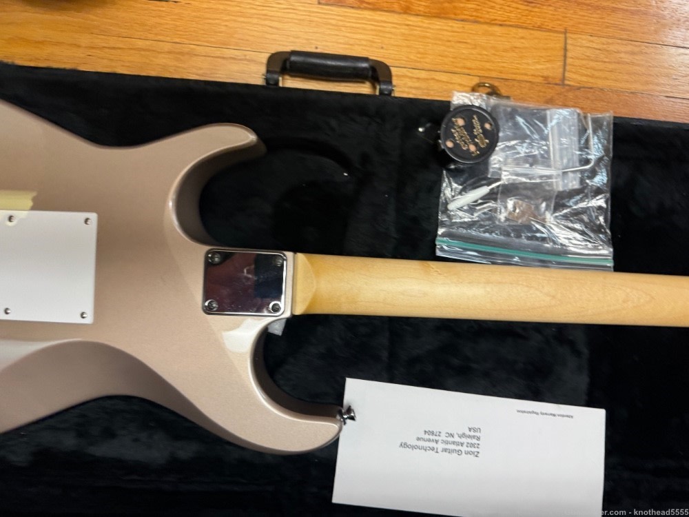 ZION ELECTRIC GUITAR WITH CASE, ORIGINAL.-img-29