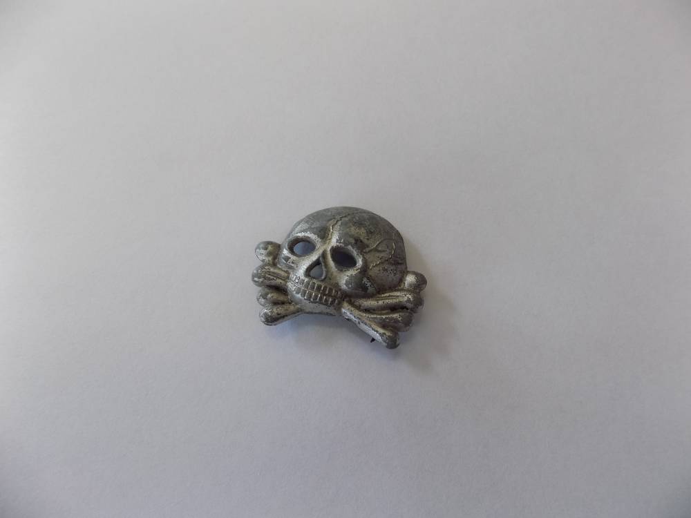 WW2 German SS Totenkopf Visor Hat Skull Pin-img-0