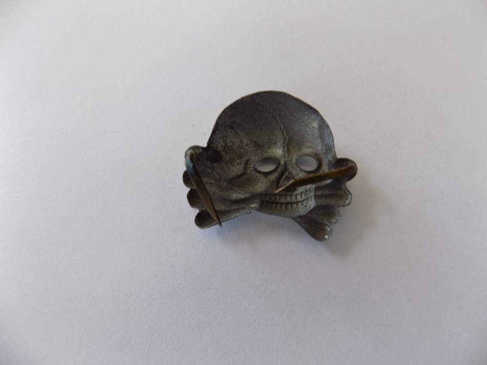 WW2 German SS Totenkopf Visor Hat Skull Pin-img-1
