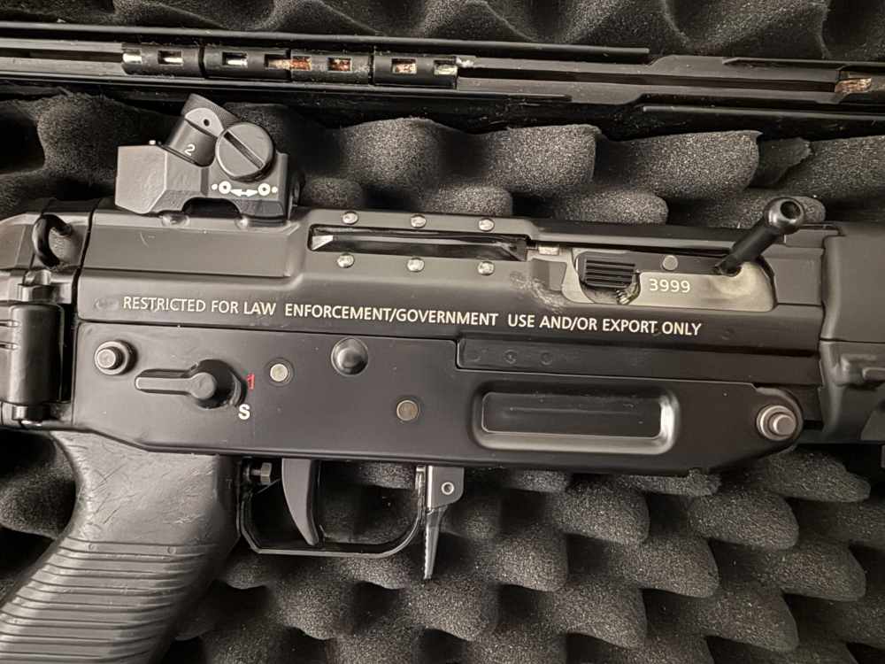 Sig 552-2 SP Commando TWO GUNS WITH TWO CONSECUTIVE SERIAL NUMBERS-img-1
