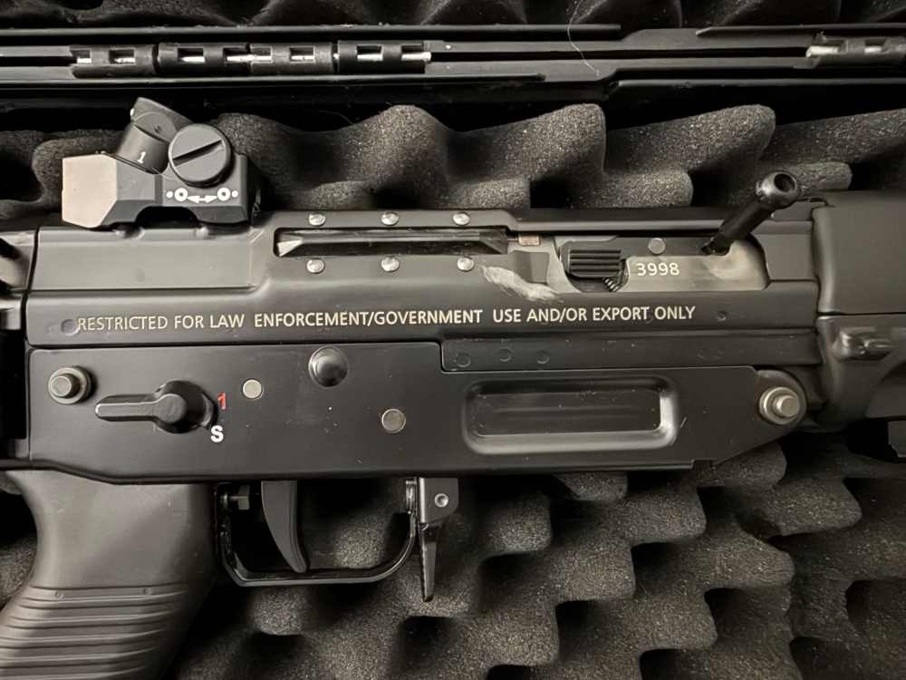 Sig 552-2 SP Commando TWO GUNS WITH TWO CONSECUTIVE SERIAL NUMBERS-img-6