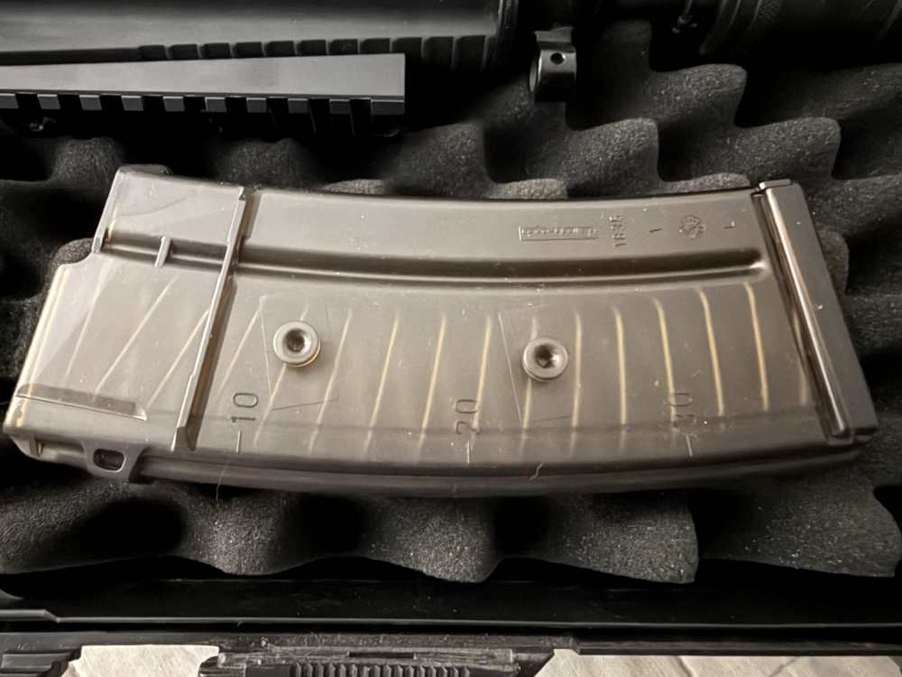 Sig 552-2 SP Commando TWO GUNS WITH TWO CONSECUTIVE SERIAL NUMBERS-img-7