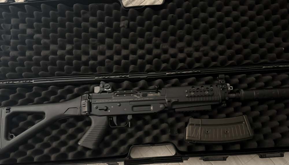 Sig 552-2 SP Commando TWO GUNS WITH TWO CONSECUTIVE SERIAL NUMBERS-img-5