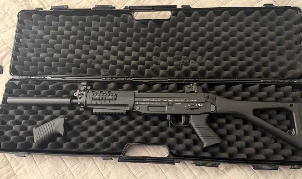 Sig 552-2 SP Commando TWO GUNS WITH TWO CONSECUTIVE SERIAL NUMBERS-img-3