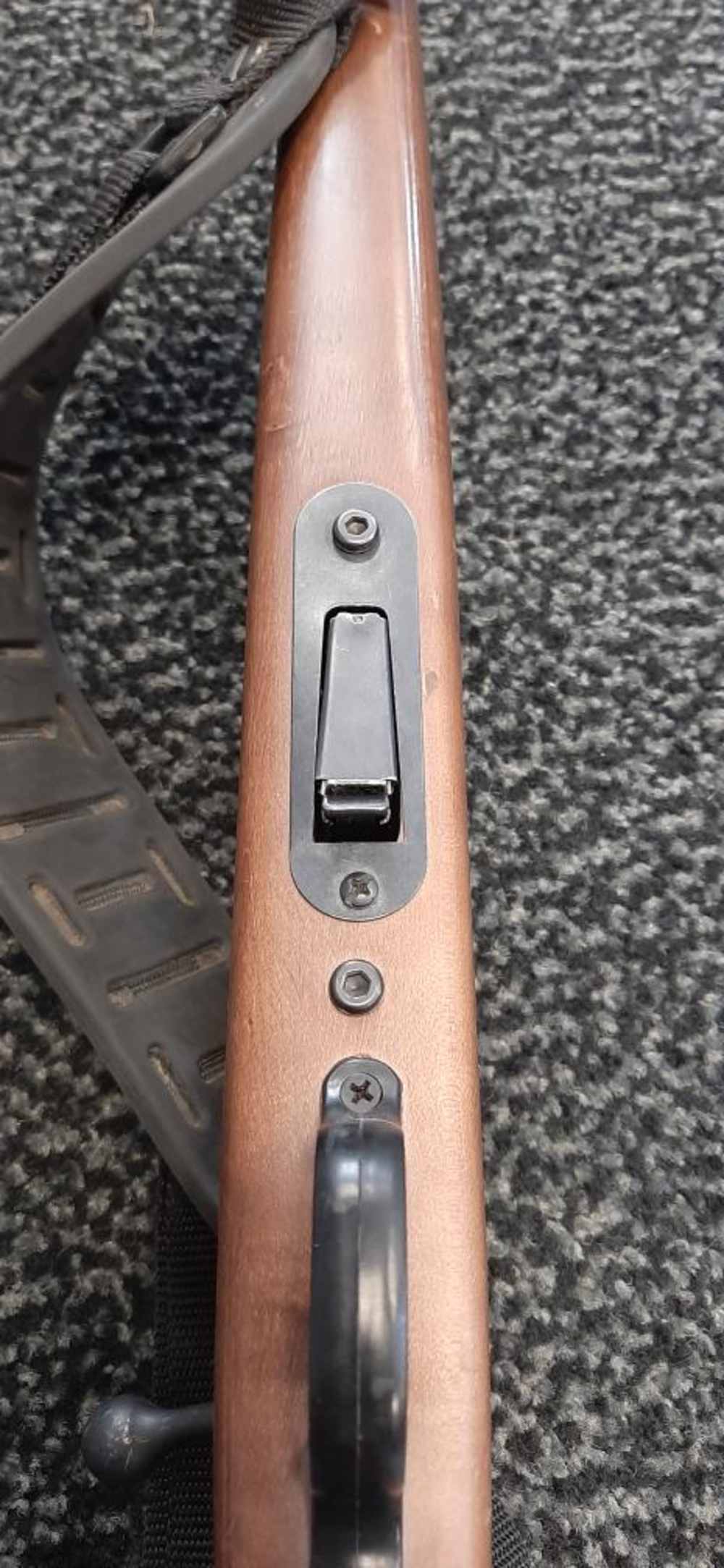 SAVAGE ARMS RIFLE 93R17 WOOD STOCK MAG & SLING-img-10