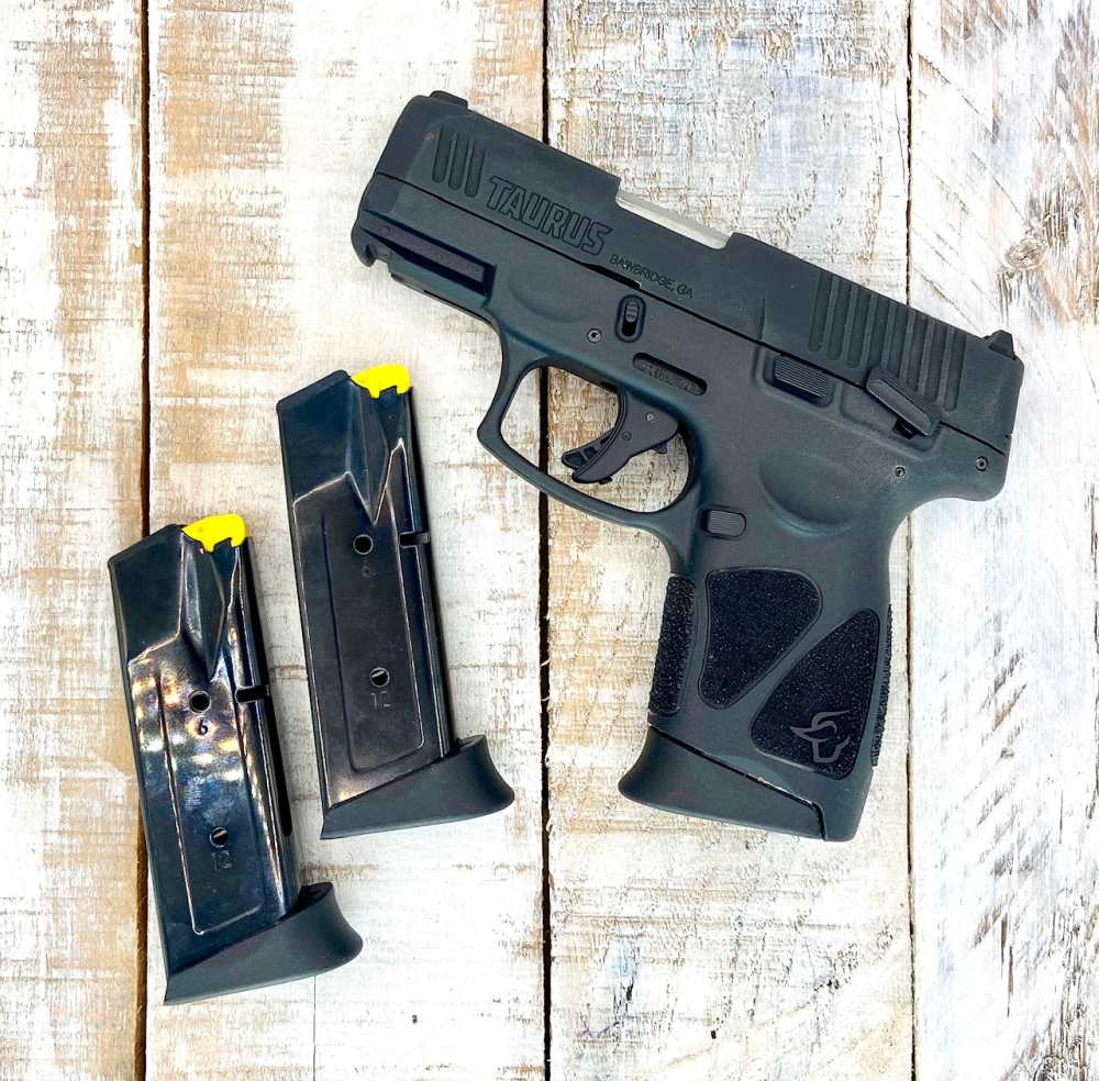 Taurus G3C 9mm 3 mags! -img-0