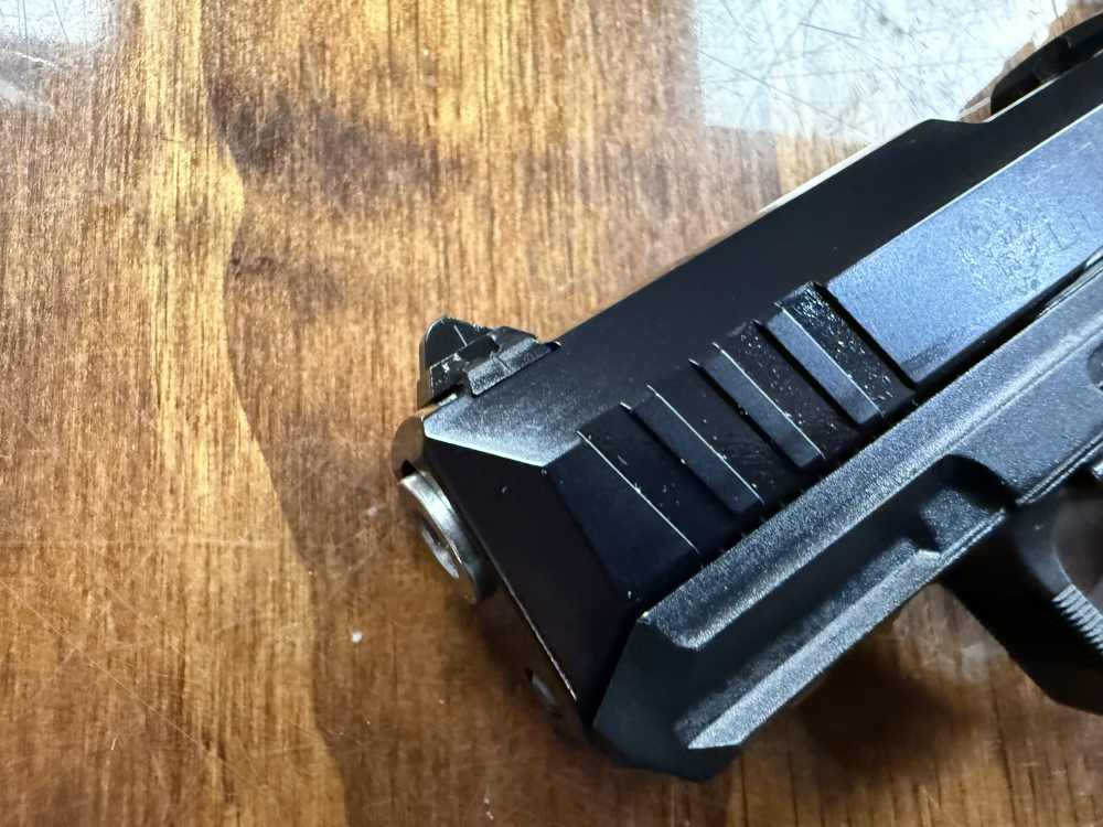 Preowned Ruger SR22 .22lr pistol with 3.5” barrel and extra magazine -img-15