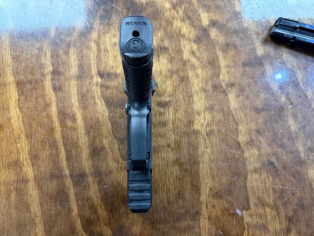 Preowned Ruger SR22 .22lr pistol with 3.5” barrel and extra magazine -img-8