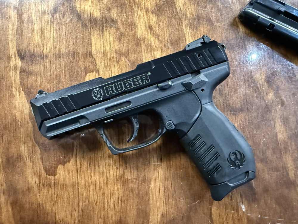 Preowned Ruger SR22 .22lr pistol with 3.5” barrel and extra magazine -img-0