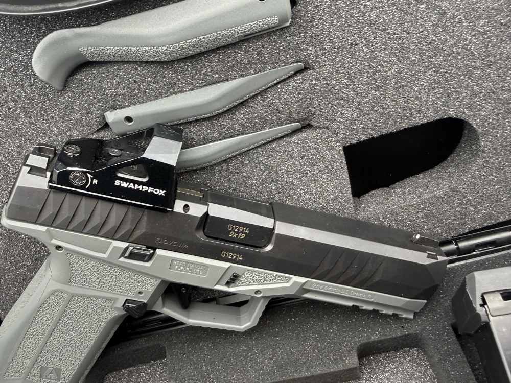 Preowned Arex Delta Gen 2 9mm with tons of accessories -img-5