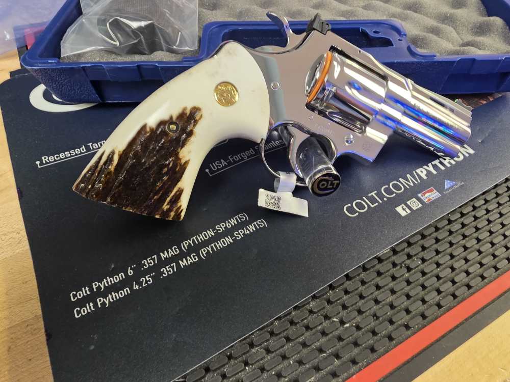 COLT PYTHON 3 INCH BRIGHT STAINLESS GENUINE  ELK STAG GRIPS FACTORY NEW -img-17