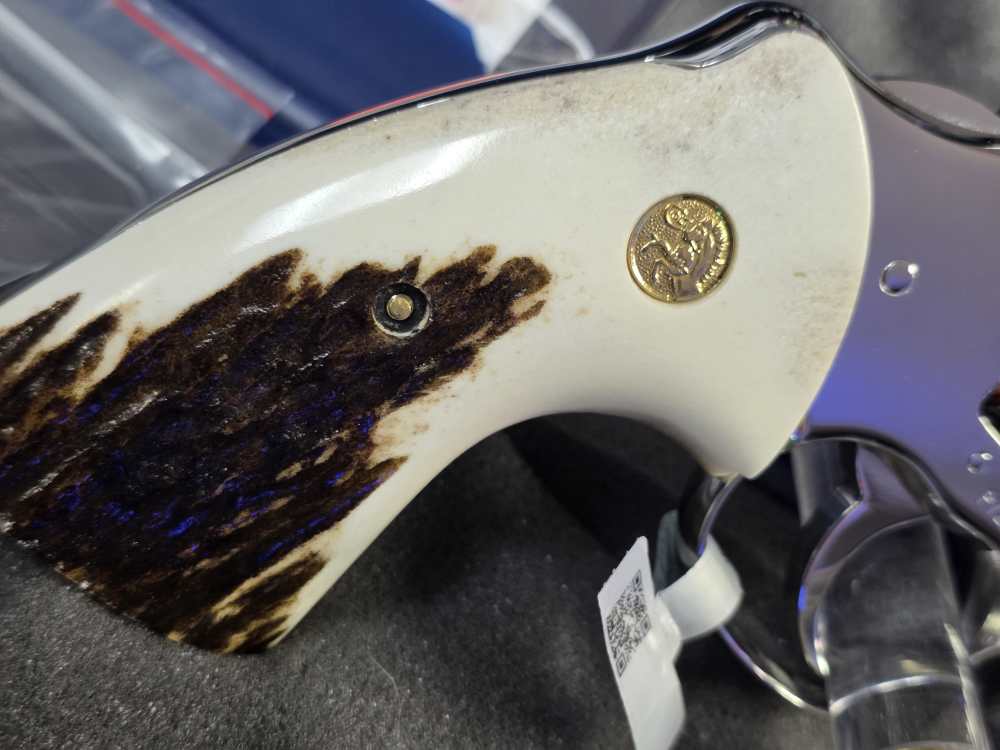 COLT PYTHON 3 INCH BRIGHT STAINLESS GENUINE  ELK STAG GRIPS FACTORY NEW -img-6