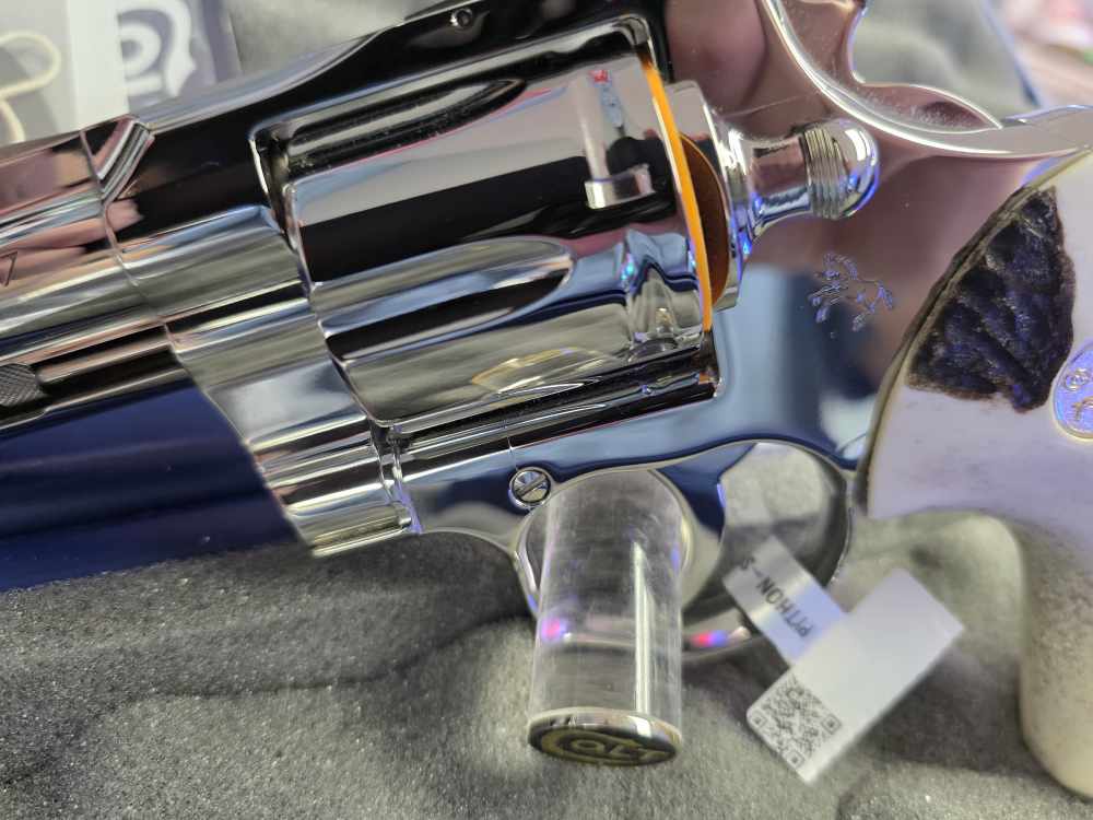 COLT PYTHON 3 INCH BRIGHT STAINLESS GENUINE  ELK STAG GRIPS FACTORY NEW -img-3