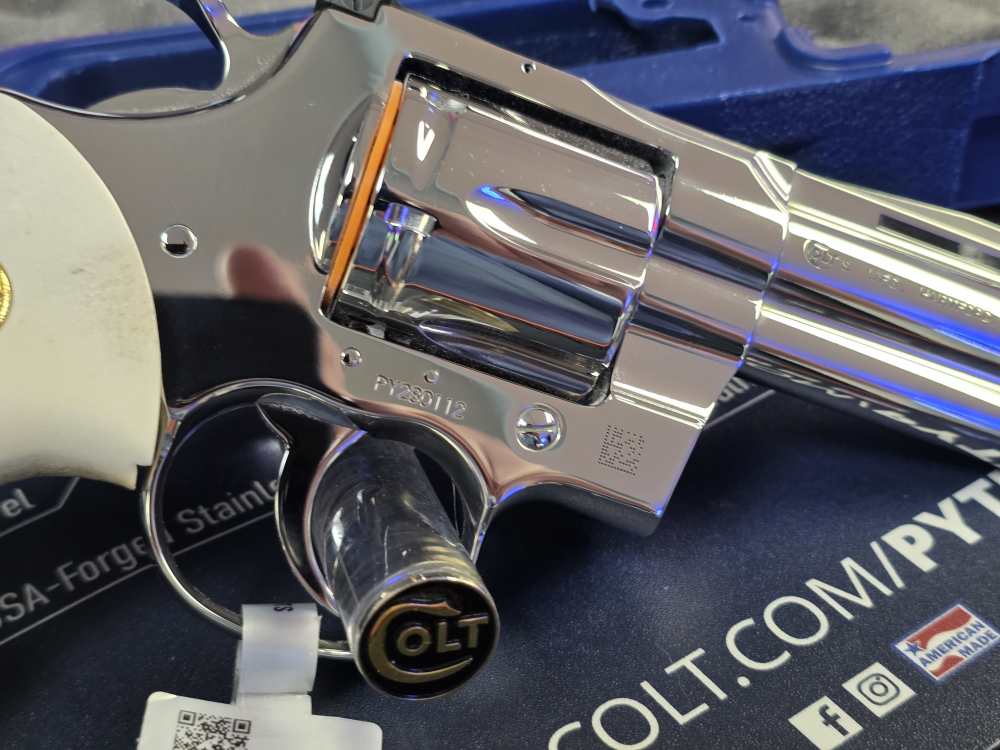 COLT PYTHON 3 INCH BRIGHT STAINLESS GENUINE  ELK STAG GRIPS FACTORY NEW -img-7