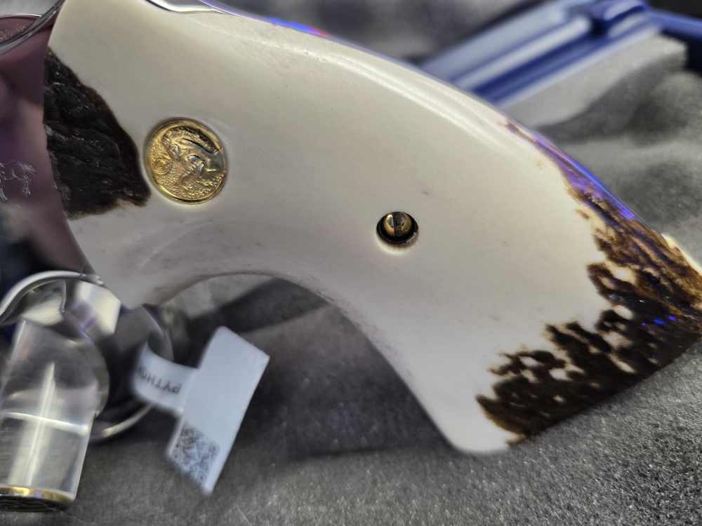 COLT PYTHON 3 INCH BRIGHT STAINLESS GENUINE  ELK STAG GRIPS FACTORY NEW -img-4