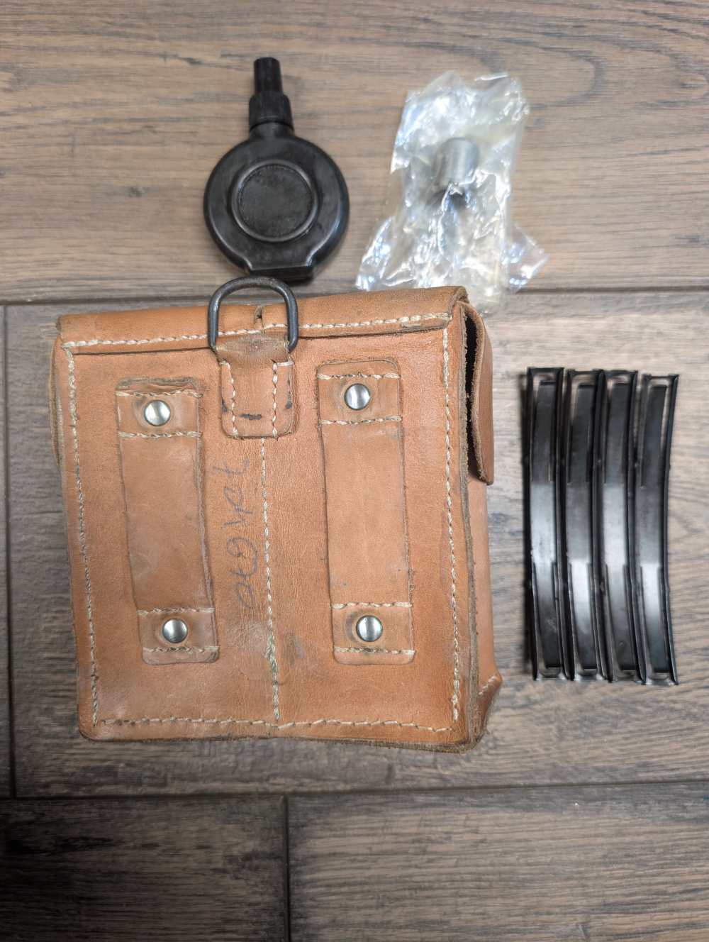 SKS Ammunition Pouch, 4 Stripper Clips, Ak-47 Blank Firing Adapter, Oiler -img-1